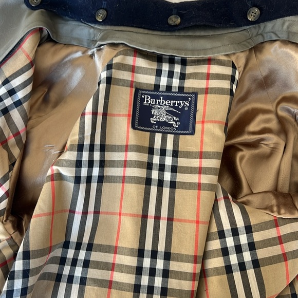 Burberry trench coat - Picture 10 of 11